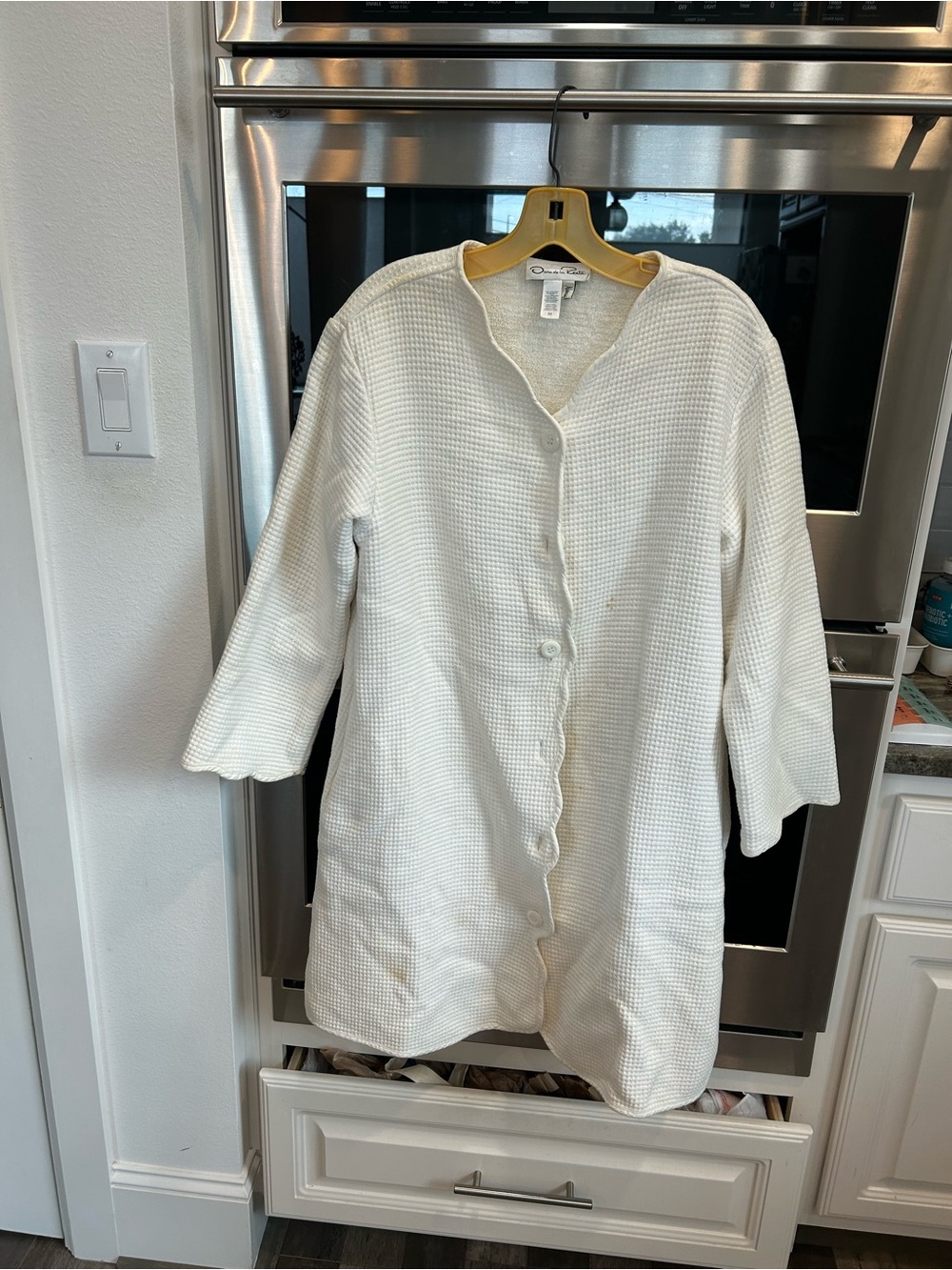 Oscar de la Renta Turkish Waffle-Knit lounge Robe for Neiman Marcus M stained